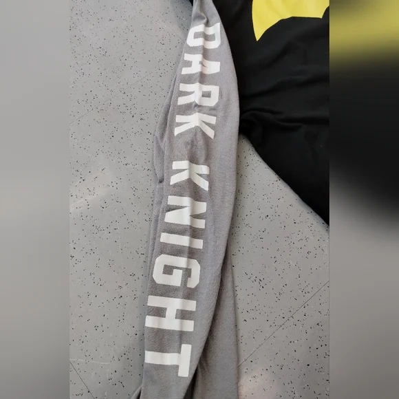 DC Comics The Dark Knight Batman  Long Sleeve Shirt  (Fading on Size Tag) - Picture 9 of 16